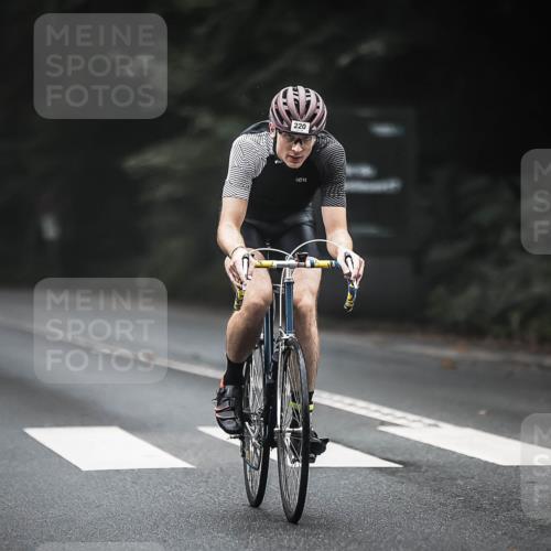 13.09.2026 - Stadtparktriathlon H.Heesch http://msf.ph/oto/10366495 13.09.2026 10:14:12 Radfahren 220, 234 meine-sportfotos.de