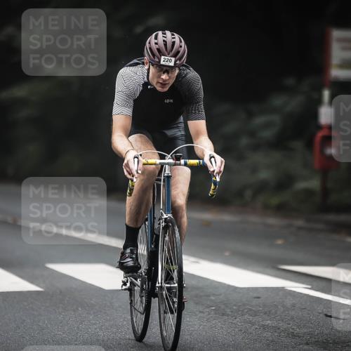13.09.2026 - Stadtparktriathlon H.Heesch http://msf.ph/oto/10366503 13.09.2026 10:14:13 Radfahren 220, 234 meine-sportfotos.de