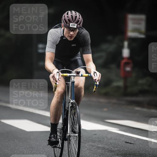13.09.2026 - Stadtparktriathlon H.Heesch http://msf.ph/oto/10366508 13.09.2026 10:14:13 Radfahren 220, 234 meine-sportfotos.de