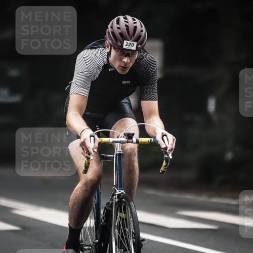 13.09.2026 - Stadtparktriathlon H.Heesch http://msf.ph/oto/10366524 13.09.2026 10:14:13 Radfahren 220, 234 meine-sportfotos.de