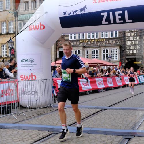 13.09.2026 - 21. swb-Marathon Bremen Tim E. http://msf.ph/oto/10366525 13.09.2026 13:04:11 Ziel 895, 1587, 2094, 2889, 3500, 4236, 8096, 9061, 9129, 9642 meine-sportfotos.de