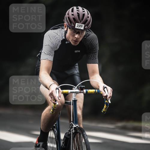 13.09.2026 - Stadtparktriathlon H.Heesch http://msf.ph/oto/10366531 13.09.2026 10:14:13 Radfahren 220, 234 meine-sportfotos.de