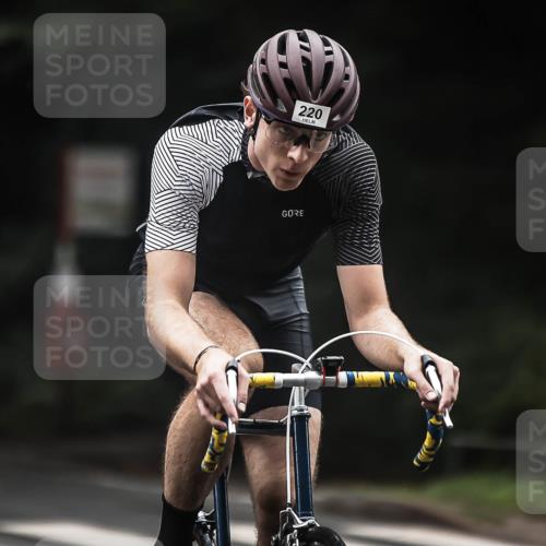 13.09.2026 - Stadtparktriathlon H.Heesch http://msf.ph/oto/10366538 13.09.2026 10:14:13 Radfahren 220, 234 meine-sportfotos.de