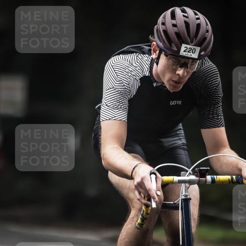 13.09.2026 - Stadtparktriathlon H.Heesch http://msf.ph/oto/10366548 13.09.2026 10:14:13 Radfahren 220, 234 meine-sportfotos.de