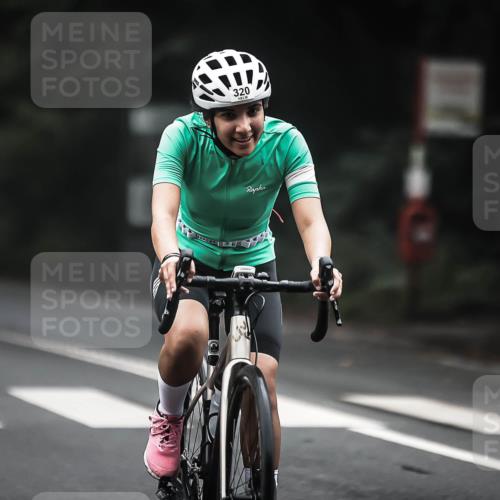 13.09.2026 - Stadtparktriathlon H.Heesch http://msf.ph/oto/10366636 13.09.2026 10:14:24 Radfahren 234, 299, 304, 320 meine-sportfotos.de