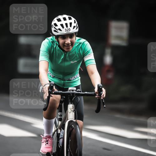13.09.2026 - Stadtparktriathlon H.Heesch http://msf.ph/oto/10366646 13.09.2026 10:14:24 Radfahren 234, 299, 304, 320 meine-sportfotos.de