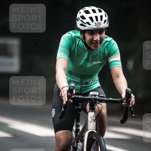 13.09.2026 - Stadtparktriathlon H.Heesch http://msf.ph/oto/10366662 13.09.2026 10:14:24 Radfahren 234, 299, 304, 320 meine-sportfotos.de