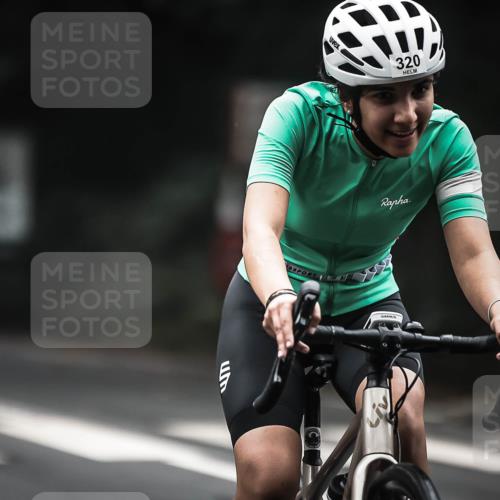 13.09.2026 - Stadtparktriathlon H.Heesch http://msf.ph/oto/10366672 13.09.2026 10:14:24 Radfahren 234, 299, 304, 320 meine-sportfotos.de