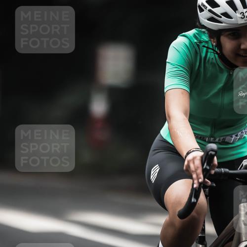 13.09.2026 - Stadtparktriathlon H.Heesch http://msf.ph/oto/10366677 13.09.2026 10:14:24 Radfahren 234, 299, 304, 320 meine-sportfotos.de
