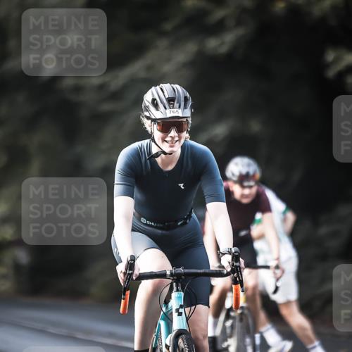 13.09.2026 - Stadtparktriathlon H.Heesch http://msf.ph/oto/10366697 13.09.2026 11:23:39 Radfahren 679, 765, 804 meine-sportfotos.de