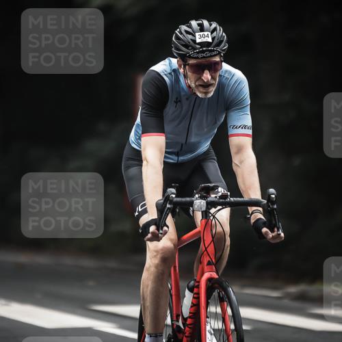 13.09.2026 - Stadtparktriathlon H.Heesch http://msf.ph/oto/10366714 13.09.2026 10:14:28 Radfahren 299, 304, 320 meine-sportfotos.de