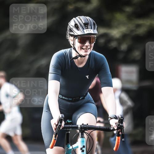 13.09.2026 - Stadtparktriathlon H.Heesch http://msf.ph/oto/10366716 13.09.2026 11:23:39 Radfahren 679, 765, 804 meine-sportfotos.de