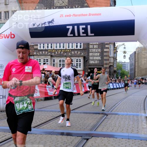 13.09.2026 - 21. swb-Marathon Bremen Tim E. http://msf.ph/oto/10366721 13.09.2026 13:04:17 Ziel 895, 2094, 2889, 3500, 4236, 8096, 9061, 9129, 9544, 9642 meine-sportfotos.de