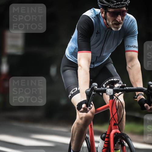 13.09.2026 - Stadtparktriathlon H.Heesch http://msf.ph/oto/10366726 13.09.2026 10:14:29 Radfahren 299, 304, 320 meine-sportfotos.de