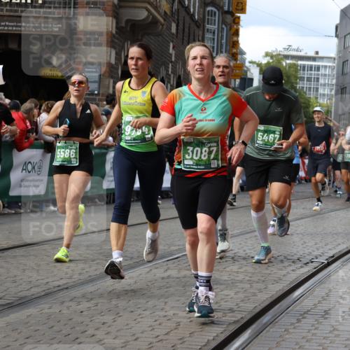 13.09.2026 - 21. swb-Marathon Bremen Strokosch-Dieckow http://msf.ph/oto/10366734 13.09.2026 13:35:43 Ziel 1150, 2003, 2041, 2090, 2318, 2356, 2625, 2866, 3055, 3311, 3621, 3916, 4062, 4635, 4985, 5016, 5661, 6315, 6320, 6418, 6837, 7285, 7305, 7377, 7703, 8300, 8401, 8530, 8773, 8915, 9526, 9527, 9845, 9887, 318, 532, 2565, 3056, 3454, 3485, 3857, 4016, 4048, 5026, 5071, 5157, 5276, 5381, 5584, 5586, 5816, 6159, 6724, 6874, 7036, 7235, 7385, 7691, 7804, 8145, 8335, 8705, 9243, 9912, 13121 meine-sportfotos.de