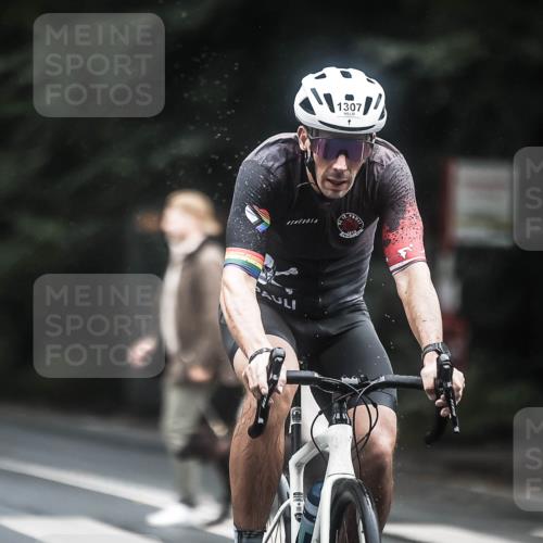 13.09.2026 - Stadtparktriathlon H.Heesch http://msf.ph/oto/10366739 13.09.2026 13:15:54 Radfahren 1221, 1300, 1307 meine-sportfotos.de