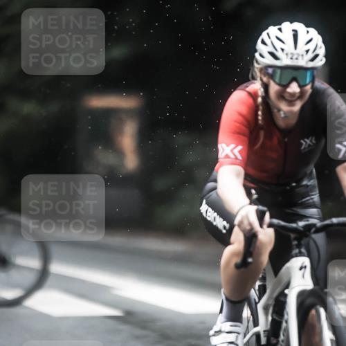 13.09.2026 - Stadtparktriathlon H.Heesch http://msf.ph/oto/10366745 13.09.2026 13:15:56 Radfahren 1221, 1307 meine-sportfotos.de