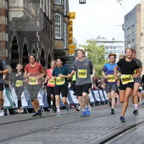 13.09.2026 - 21. swb-Marathon Bremen Strokosch-Dieckow http://msf.ph/oto/10366774 13.09.2026 11:00:10 Ziel 10175, 10236, 10355, 10669, 10691, 10867, 10928, 10929, 11054, 11056, 11089, 11194, 11250, 11419, 11427, 11445, 11501, 11637, 11803, 11879, 11904, 12138, 12238, 12239, 12242, 12243, 12388, 12480, 10144, 10677, 10801, 10810, 11016, 11045, 11129, 11547, 11623, 12105, 12106, 12190, 12291, 12352, 12394, 12530, 12531 meine-sportfotos.de
