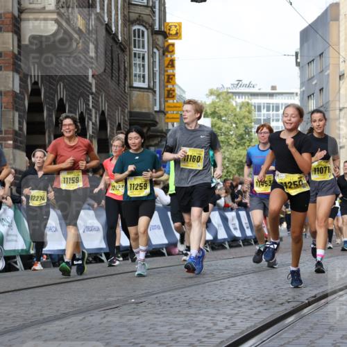 13.09.2026 - 21. swb-Marathon Bremen Strokosch-Dieckow http://msf.ph/oto/10366825 13.09.2026 11:00:10 Ziel 10175, 10236, 10355, 10669, 10691, 10867, 10928, 10929, 11054, 11056, 11089, 11194, 11250, 11419, 11427, 11445, 11501, 11637, 11803, 11879, 11904, 12138, 12238, 12239, 12242, 12243, 12388, 12480, 10144, 10677, 10801, 10810, 11016, 11045, 11129, 11547, 11623, 12105, 12106, 12190, 12291, 12352, 12394, 12530, 12531 meine-sportfotos.de