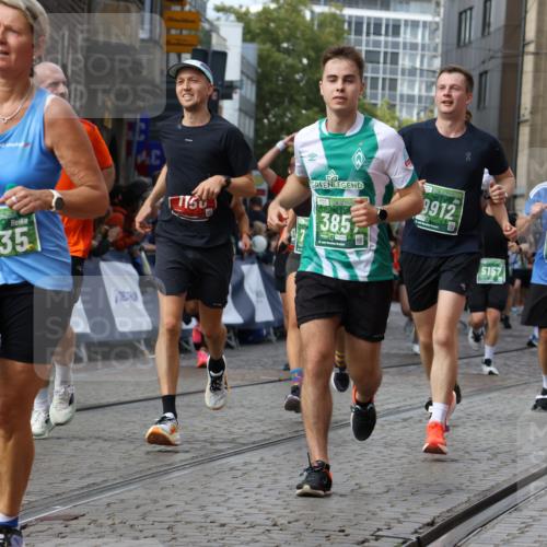 13.09.2026 - 21. swb-Marathon Bremen Strokosch-Dieckow http://msf.ph/oto/10366858 13.09.2026 13:35:45 Ziel 1150, 2003, 2041, 2090, 2318, 2356, 2625, 2866, 3055, 3311, 3621, 3916, 4062, 4326, 4635, 5016, 5661, 6315, 6320, 6418, 6837, 7285, 7305, 7377, 7703, 8300, 8401, 8530, 8773, 8915, 9526, 9527, 9845, 9887, 318, 2565, 3026, 3056, 3454, 3485, 3857, 4016, 4048, 5026, 5071, 5157, 5276, 5381, 5816, 6159, 6724, 6874, 7036, 7043, 7235, 7385, 7691, 7804, 8145, 8335, 8705, 9243, 9912, 13179 meine-sportfotos.de