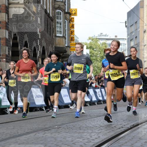 13.09.2026 - 21. swb-Marathon Bremen Strokosch-Dieckow http://msf.ph/oto/10366880 13.09.2026 11:00:10 Ziel 10175, 10236, 10355, 10669, 10691, 10867, 10928, 10929, 11054, 11056, 11089, 11194, 11250, 11419, 11427, 11445, 11501, 11637, 11803, 11879, 11904, 12138, 12238, 12239, 12242, 12243, 12388, 12480, 10144, 10677, 10801, 10810, 11016, 11045, 11129, 11547, 11623, 12105, 12106, 12190, 12291, 12352, 12394, 12530, 12531 meine-sportfotos.de
