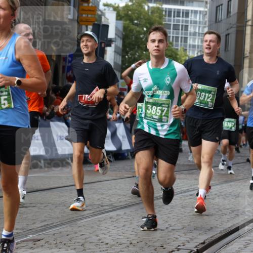 13.09.2026 - 21. swb-Marathon Bremen Strokosch-Dieckow http://msf.ph/oto/10366897 13.09.2026 13:35:45 Ziel 1150, 2003, 2041, 2090, 2318, 2356, 2625, 2866, 3055, 3311, 3621, 3916, 4062, 4326, 4635, 5016, 5661, 6315, 6320, 6418, 6837, 7285, 7305, 7377, 7703, 8300, 8401, 8530, 8773, 8915, 9526, 9527, 9845, 9887, 318, 2565, 3026, 3056, 3454, 3485, 3857, 4016, 4048, 5026, 5071, 5157, 5276, 5381, 5816, 6159, 6724, 6874, 7036, 7043, 7235, 7385, 7691, 7804, 8145, 8335, 8705, 9243, 9912, 13179 meine-sportfotos.de