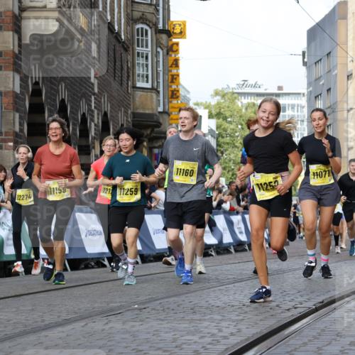 13.09.2026 - 21. swb-Marathon Bremen Strokosch-Dieckow http://msf.ph/oto/10366906 13.09.2026 11:00:10 Ziel 10175, 10236, 10355, 10669, 10691, 10867, 10928, 10929, 11054, 11056, 11089, 11194, 11250, 11419, 11427, 11445, 11501, 11637, 11803, 11879, 11904, 12138, 12238, 12239, 12242, 12243, 12388, 12480, 10144, 10677, 10801, 10810, 11016, 11045, 11129, 11547, 11623, 12105, 12106, 12190, 12291, 12352, 12394, 12530, 12531 meine-sportfotos.de