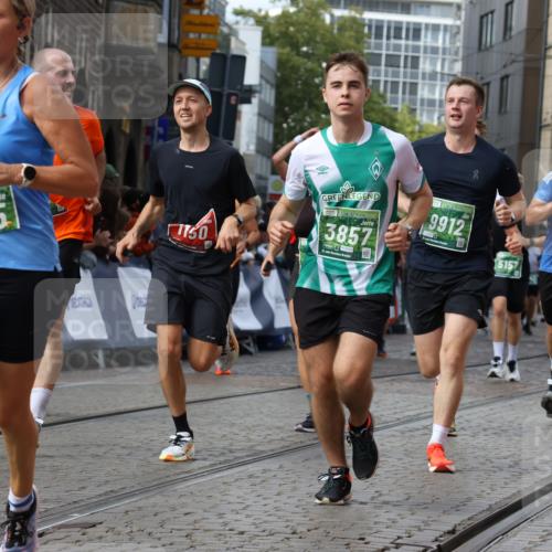 13.09.2026 - 21. swb-Marathon Bremen Strokosch-Dieckow http://msf.ph/oto/10366933 13.09.2026 13:35:45 Ziel 1150, 2003, 2041, 2090, 2318, 2356, 2625, 2866, 3055, 3311, 3621, 3916, 4062, 4326, 4635, 5016, 5661, 6315, 6320, 6418, 6837, 7285, 7305, 7377, 7703, 8300, 8401, 8530, 8773, 8915, 9526, 9527, 9845, 9887, 318, 2565, 3026, 3056, 3454, 3485, 3857, 4016, 4048, 5026, 5071, 5157, 5276, 5381, 5816, 6159, 6724, 6874, 7036, 7043, 7235, 7385, 7691, 7804, 8145, 8335, 8705, 9243, 9912, 13179 meine-sportfotos.de