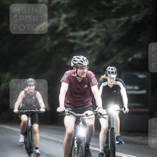 13.09.2026 - Stadtparktriathlon H.Heesch http://msf.ph/oto/10366940 13.09.2026 13:16:17 Radfahren 1097, 1263, 1264, 1351, 1383, 1418, 1437, 1446, 1457 meine-sportfotos.de