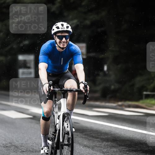 13.09.2026 - Stadtparktriathlon H.Heesch http://msf.ph/oto/10366950 13.09.2026 12:01:39 Radfahren 891, 945, 1039 meine-sportfotos.de