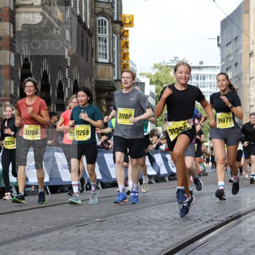 13.09.2026 - 21. swb-Marathon Bremen Strokosch-Dieckow http://msf.ph/oto/10366961 13.09.2026 11:00:10 Ziel 10175, 10236, 10355, 10669, 10691, 10867, 10928, 10929, 11054, 11056, 11089, 11194, 11250, 11419, 11427, 11445, 11501, 11637, 11803, 11879, 11904, 12138, 12238, 12239, 12242, 12243, 12388, 12480, 10144, 10677, 10801, 10810, 11016, 11045, 11129, 11547, 11623, 12105, 12106, 12190, 12291, 12352, 12394, 12530, 12531 meine-sportfotos.de