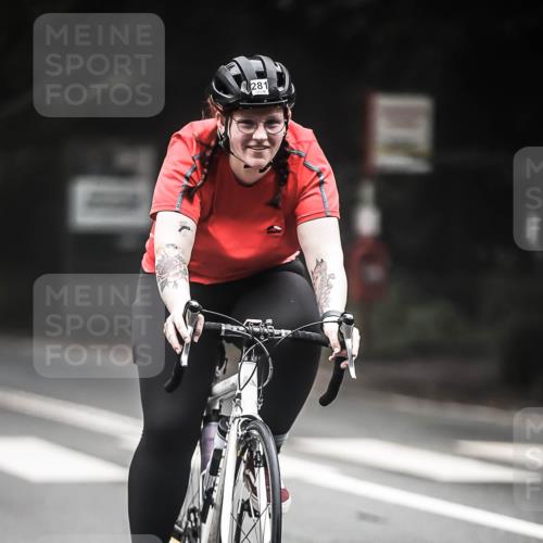 13.09.2026 - Stadtparktriathlon H.Heesch http://msf.ph/oto/10366967 13.09.2026 10:15:14 Radfahren 232, 281, 340 meine-sportfotos.de