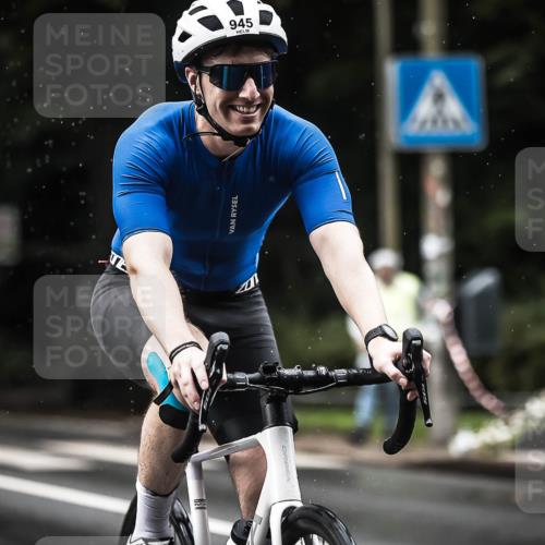 13.09.2026 - Stadtparktriathlon H.Heesch http://msf.ph/oto/10366971 13.09.2026 12:01:40 Radfahren 891, 945, 1039 meine-sportfotos.de
