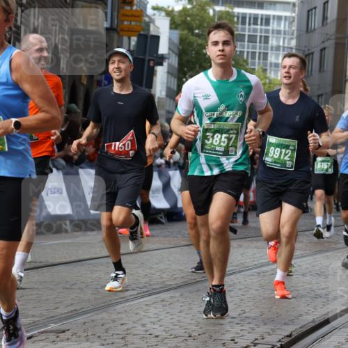 13.09.2026 - 21. swb-Marathon Bremen Strokosch-Dieckow http://msf.ph/oto/10366975 13.09.2026 13:35:45 Ziel 1150, 2003, 2041, 2090, 2318, 2356, 2625, 2866, 3055, 3311, 3621, 3916, 4062, 4326, 4635, 5016, 5661, 6315, 6320, 6418, 6837, 7285, 7305, 7377, 7703, 8300, 8401, 8530, 8773, 8915, 9526, 9527, 9845, 9887, 318, 2565, 3026, 3056, 3454, 3485, 3857, 4016, 4048, 5026, 5071, 5157, 5276, 5381, 5816, 6159, 6724, 6874, 7036, 7043, 7235, 7385, 7691, 7804, 8145, 8335, 8705, 9243, 9912, 13179 meine-sportfotos.de