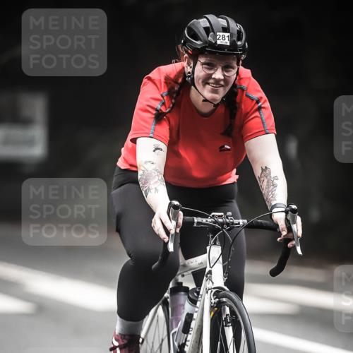 13.09.2026 - Stadtparktriathlon H.Heesch http://msf.ph/oto/10366979 13.09.2026 10:15:14 Radfahren 232, 281, 340 meine-sportfotos.de