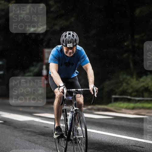 13.09.2026 - Stadtparktriathlon H.Heesch http://msf.ph/oto/10367004 13.09.2026 12:01:43 Radfahren 863, 891, 897, 945, 1039 meine-sportfotos.de
