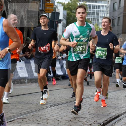 13.09.2026 - 21. swb-Marathon Bremen Strokosch-Dieckow http://msf.ph/oto/10367017 13.09.2026 13:35:45 Ziel 1150, 2003, 2041, 2090, 2318, 2356, 2625, 2866, 3055, 3311, 3621, 3916, 4062, 4326, 4635, 5016, 5661, 6315, 6320, 6418, 6837, 7285, 7305, 7377, 7703, 8300, 8401, 8530, 8773, 8915, 9526, 9527, 9845, 9887, 318, 2565, 3026, 3056, 3454, 3485, 3857, 4016, 4048, 5026, 5071, 5157, 5276, 5381, 5816, 6159, 6724, 6874, 7036, 7043, 7235, 7385, 7691, 7804, 8145, 8335, 8705, 9243, 9912, 13179 meine-sportfotos.de