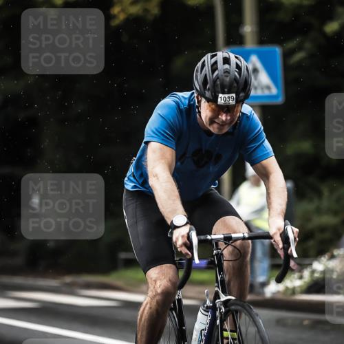 13.09.2026 - Stadtparktriathlon H.Heesch http://msf.ph/oto/10367024 13.09.2026 12:01:44 Radfahren 863, 891, 897, 915, 945, 1039 meine-sportfotos.de