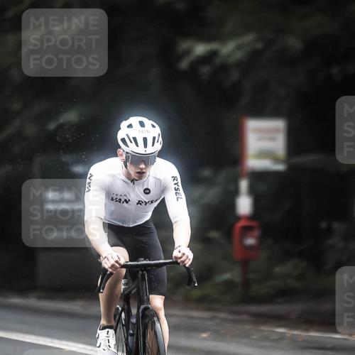 13.09.2026 - Stadtparktriathlon H.Heesch http://msf.ph/oto/10367028 13.09.2026 13:16:28 Radfahren 1292, 1303, 1330, 1447, 1476 meine-sportfotos.de