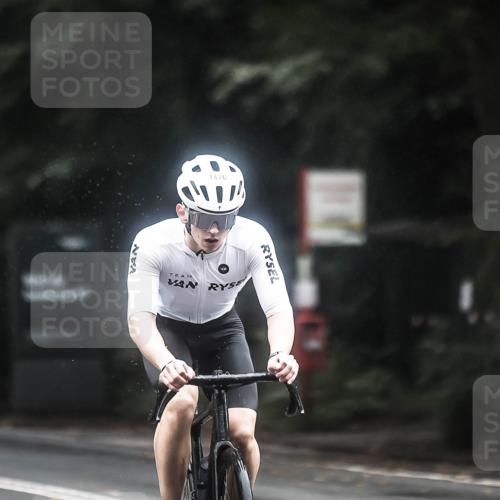 13.09.2026 - Stadtparktriathlon H.Heesch http://msf.ph/oto/10367037 13.09.2026 13:16:28 Radfahren 1292, 1303, 1330, 1447, 1476 meine-sportfotos.de