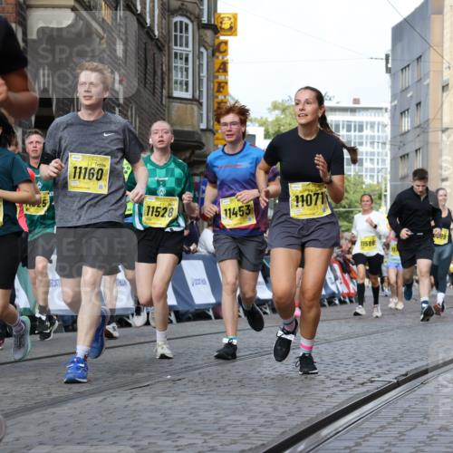 13.09.2026 - 21. swb-Marathon Bremen Strokosch-Dieckow http://msf.ph/oto/10367087 13.09.2026 11:00:12 Ziel 10175, 10236, 10355, 10669, 10691, 10867, 10928, 10929, 11054, 11056, 11071, 11089, 11194, 11250, 11419, 11427, 11445, 11501, 11637, 11803, 11879, 11904, 12138, 12238, 12239, 12242, 12243, 12388, 12480, 10144, 10677, 10801, 10810, 11016, 11045, 11126, 11129, 11547, 11623, 12105, 12106, 12190, 12291, 12394, 12530, 12531 meine-sportfotos.de