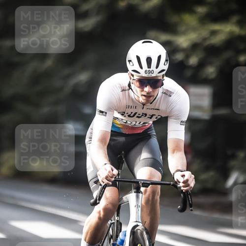 13.09.2026 - Stadtparktriathlon H.Heesch http://msf.ph/oto/10367121 13.09.2026 11:24:19 Radfahren 655, 690, 712 meine-sportfotos.de