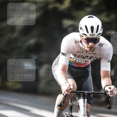 13.09.2026 - Stadtparktriathlon H.Heesch http://msf.ph/oto/10367131 13.09.2026 11:24:20 Radfahren 655, 676, 690, 712 meine-sportfotos.de