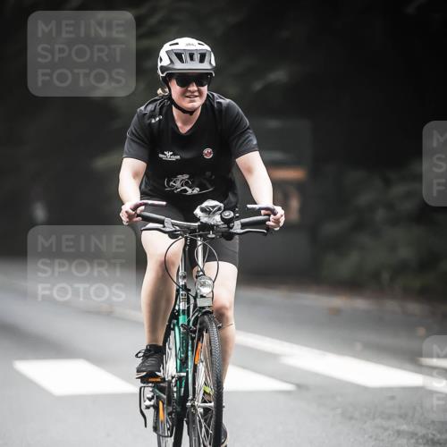 13.09.2026 - Stadtparktriathlon H.Heesch http://msf.ph/oto/10367137 13.09.2026 10:15:27 Radfahren 219, 293, 306 meine-sportfotos.de