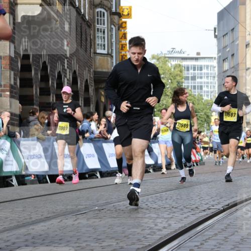 13.09.2026 - 21. swb-Marathon Bremen Strokosch-Dieckow http://msf.ph/oto/10367166 13.09.2026 11:00:14 Ziel 10175, 10236, 10355, 10669, 10691, 10867, 11054, 11056, 11071, 11089, 11158, 11159, 11160, 11194, 11250, 11259, 11427, 11445, 11453, 11528, 11637, 11803, 11879, 11904, 12123, 12138, 12238, 12239, 12242, 12243, 12274, 12388, 12480, 10144, 10677, 10801, 10810, 11045, 11126, 11129, 11547, 11623, 12018, 12105, 12106, 12190, 12291, 12394, 12530, 12531 meine-sportfotos.de