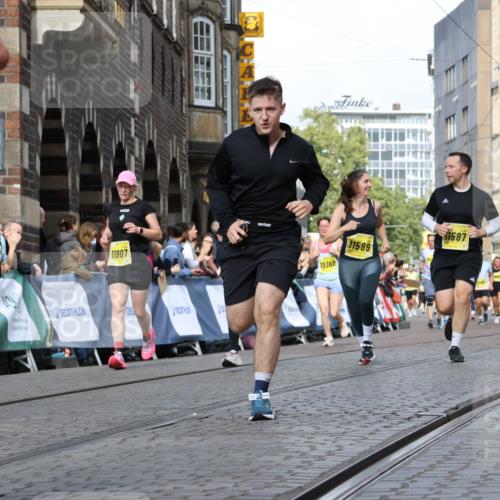 13.09.2026 - 21. swb-Marathon Bremen Strokosch-Dieckow http://msf.ph/oto/10367191 13.09.2026 11:00:15 Ziel 10175, 10236, 10691, 10758, 10867, 11054, 11056, 11071, 11089, 11158, 11159, 11160, 11250, 11259, 11427, 11445, 11453, 11528, 11637, 11803, 11879, 11904, 12123, 12238, 12239, 12242, 12243, 12274, 12388, 12480, 10144, 10677, 10801, 10810, 11045, 11126, 11129, 11547, 11623, 12018, 12105, 12106, 12190, 12291, 12394, 12530, 12531 meine-sportfotos.de