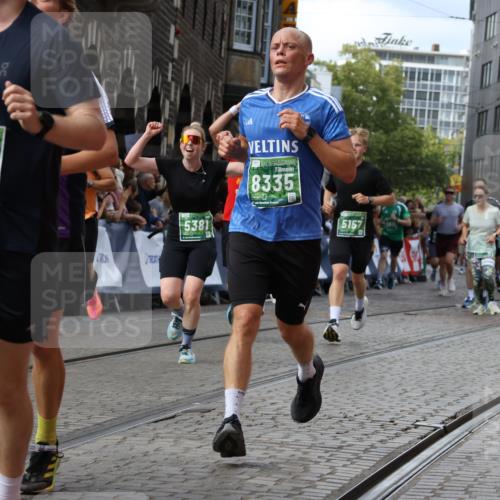 13.09.2026 - 21. swb-Marathon Bremen Strokosch-Dieckow http://msf.ph/oto/10367198 13.09.2026 13:35:48 Ziel 156, 1150, 2041, 2090, 2318, 2356, 2625, 2866, 3055, 3621, 4062, 4326, 5661, 6315, 6418, 6465, 6466, 6644, 6837, 7285, 7305, 7377, 7597, 7700, 8401, 8530, 8773, 8915, 9845, 9887, 1867, 2565, 3026, 3056, 3454, 4016, 5026, 5157, 5276, 5381, 5816, 6159, 6874, 7036, 7043, 7385, 7804, 8145, 8227, 8705, 9243, 13179 meine-sportfotos.de