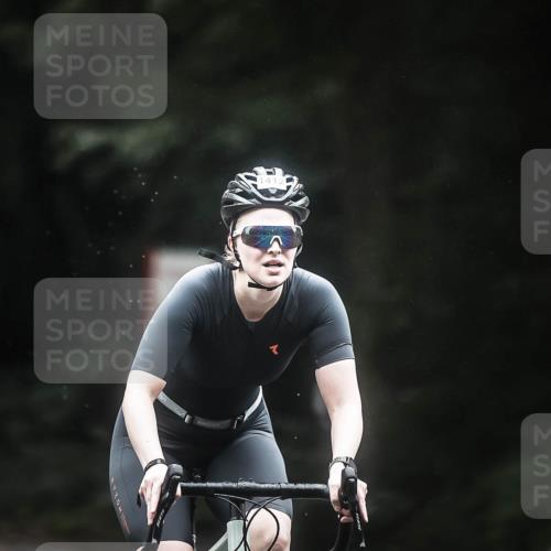 13.09.2026 - Stadtparktriathlon H.Heesch http://msf.ph/oto/10367222 13.09.2026 13:16:44 Radfahren 1327, 1412, 1421 meine-sportfotos.de