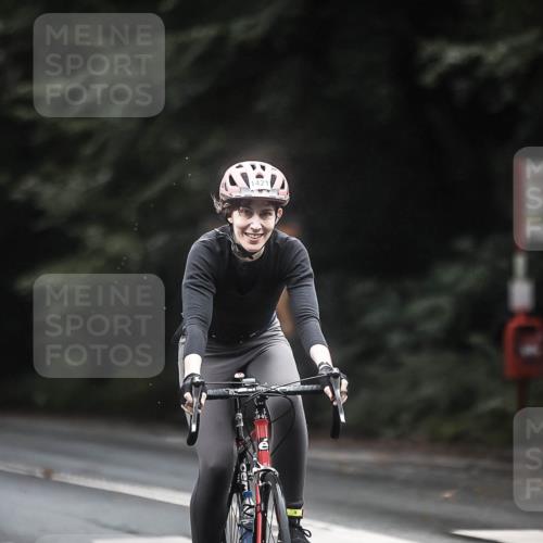 13.09.2026 - Stadtparktriathlon H.Heesch http://msf.ph/oto/10367248 13.09.2026 13:16:50 Radfahren 1412, 1421 meine-sportfotos.de