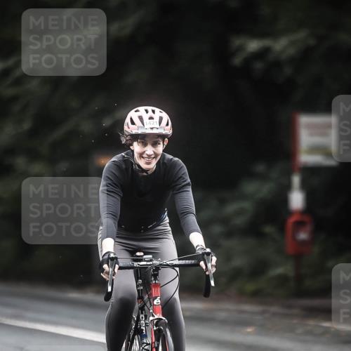 13.09.2026 - Stadtparktriathlon H.Heesch http://msf.ph/oto/10367252 13.09.2026 13:16:50 Radfahren 1412, 1421 meine-sportfotos.de